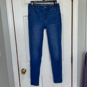 American Eagle Medium Wash Jeans - Size 6 Long
